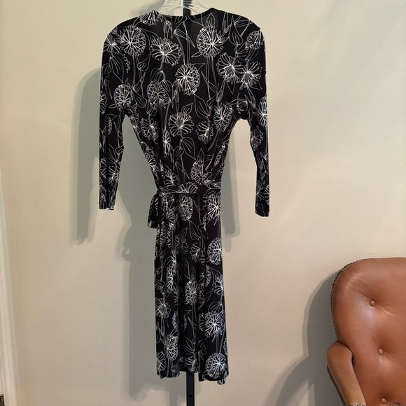 Banana Republic Charcoal and White Floral Dress - Picture 6 of 9